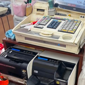 自動釣銭機の交換作業