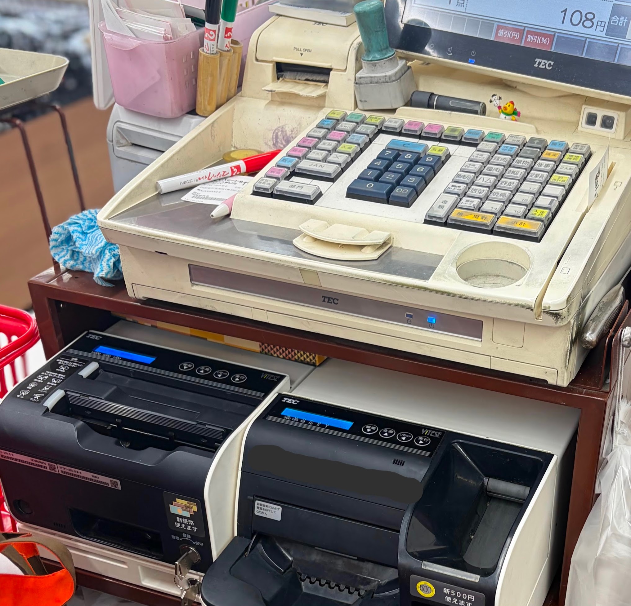 自動釣銭機の交換作業